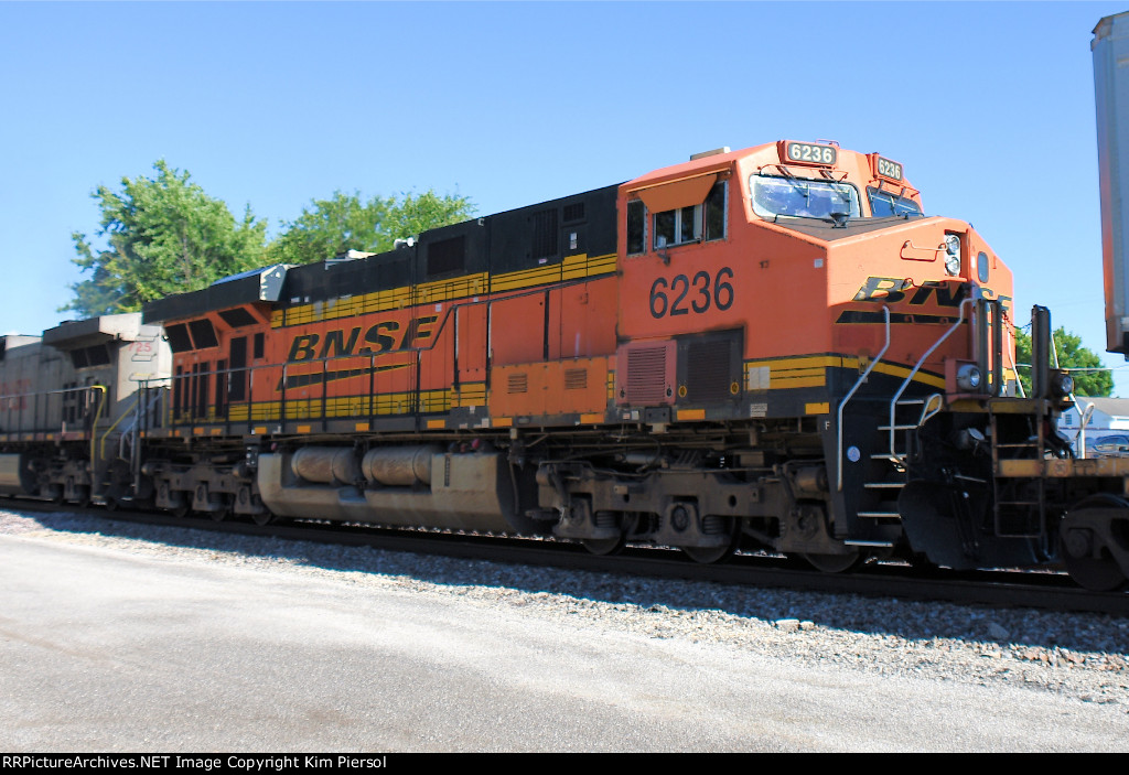 BNSF 6236 Pusher